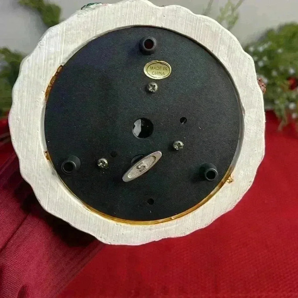 Home for the holidays vision of Santa Claus music box and figurine. New in box - Picture 3 of 5